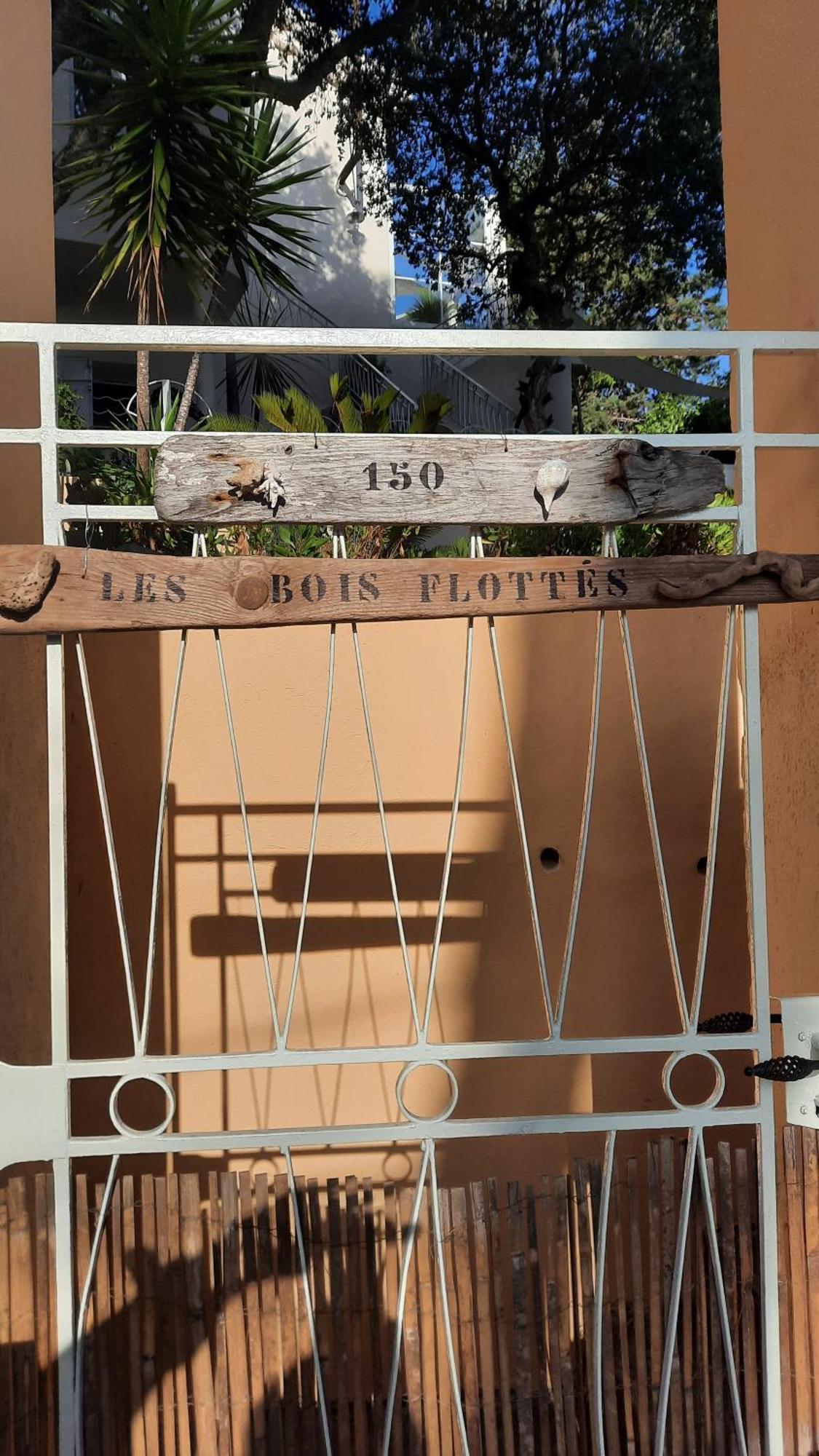 Les Bois Flottes . Plage De La Verne La Seyne-sur-Mer Exterior photo